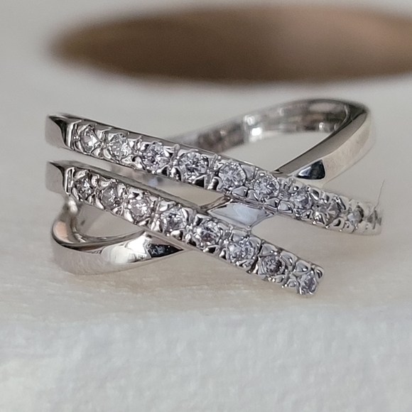 Cubic Zirconia RSC Fashion Ring EUC Silvertone - Picture 2 of 14